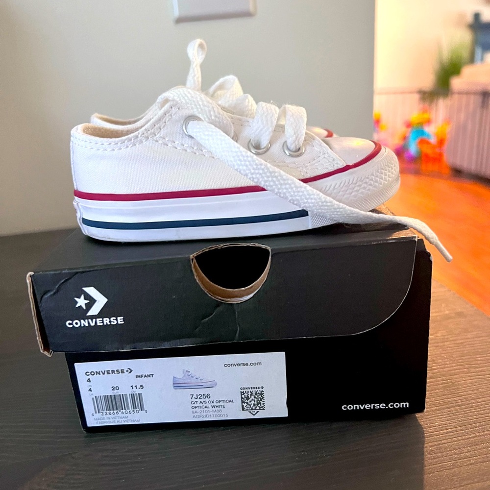Converse toddler sneakers, size 4c.